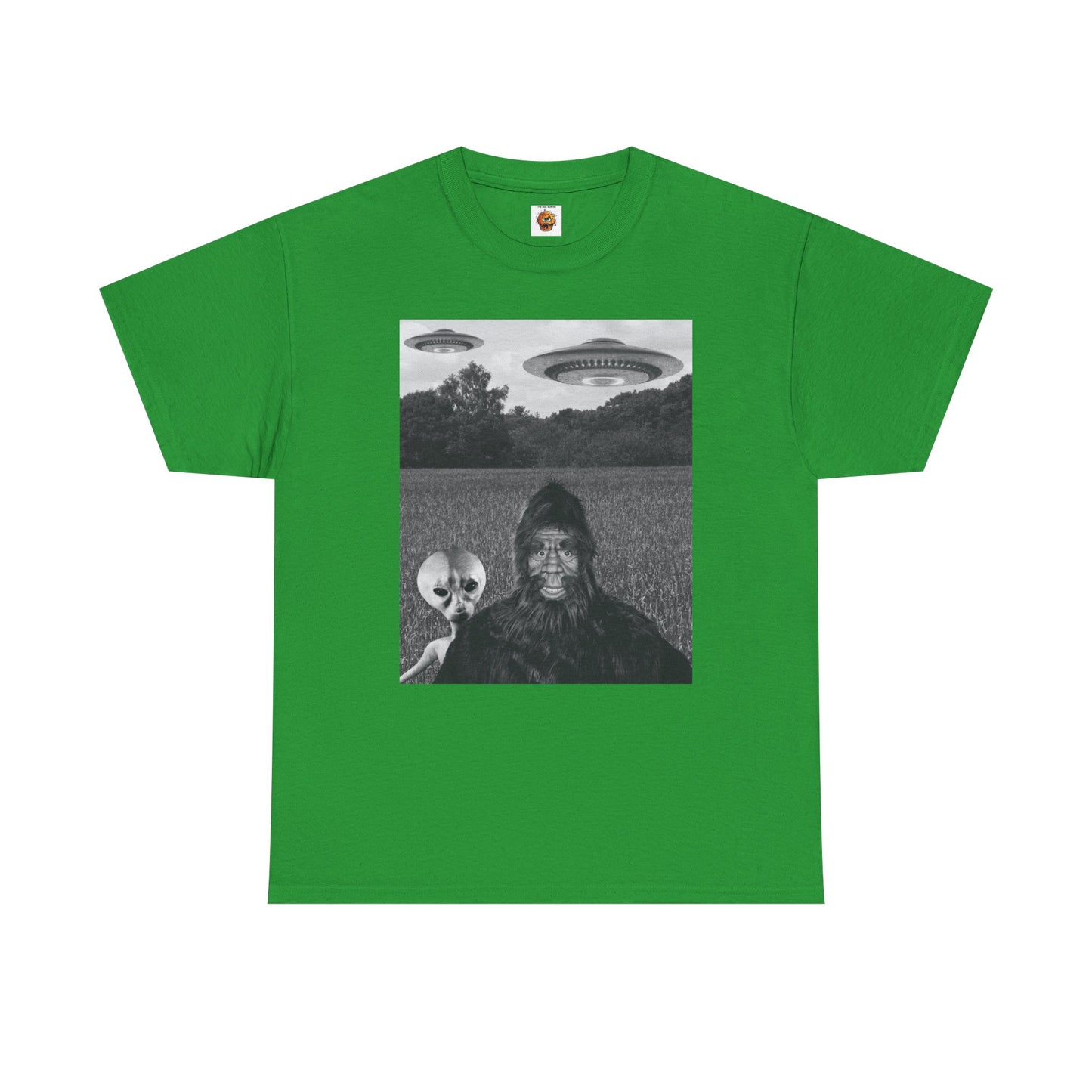 Funny Graphic Bigfoot Sasquatch Alien UFO Unisex Heavy Cotton Tee - Graphic T-Shirt, Spaceship, Flying Saucer, Sci-Fi, Space, Horror, Scary, Geek, Nerd, Unsolved Mysteries