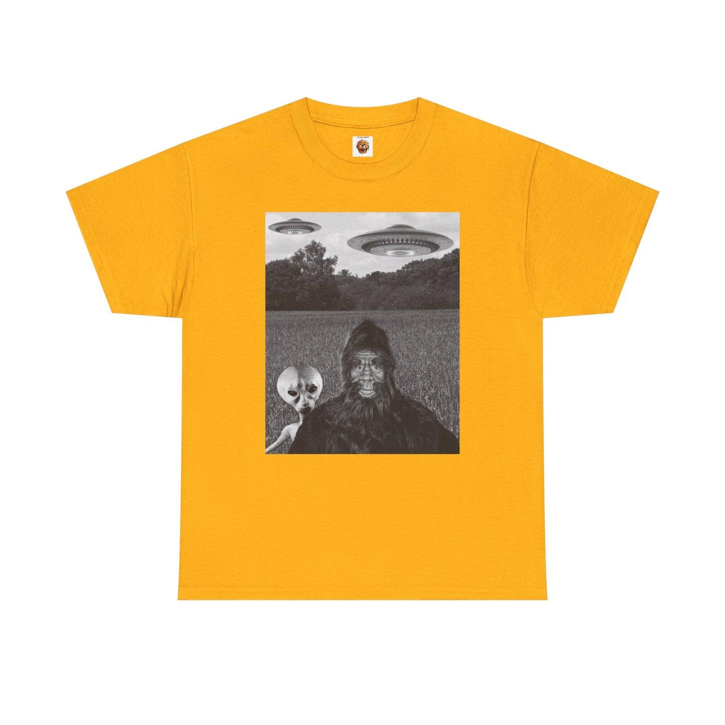 Funny Graphic Bigfoot Sasquatch Alien UFO Unisex Heavy Cotton Tee - Graphic T-Shirt, Spaceship, Flying Saucer, Sci-Fi, Space, Horror, Scary, Geek, Nerd, Unsolved Mysteries