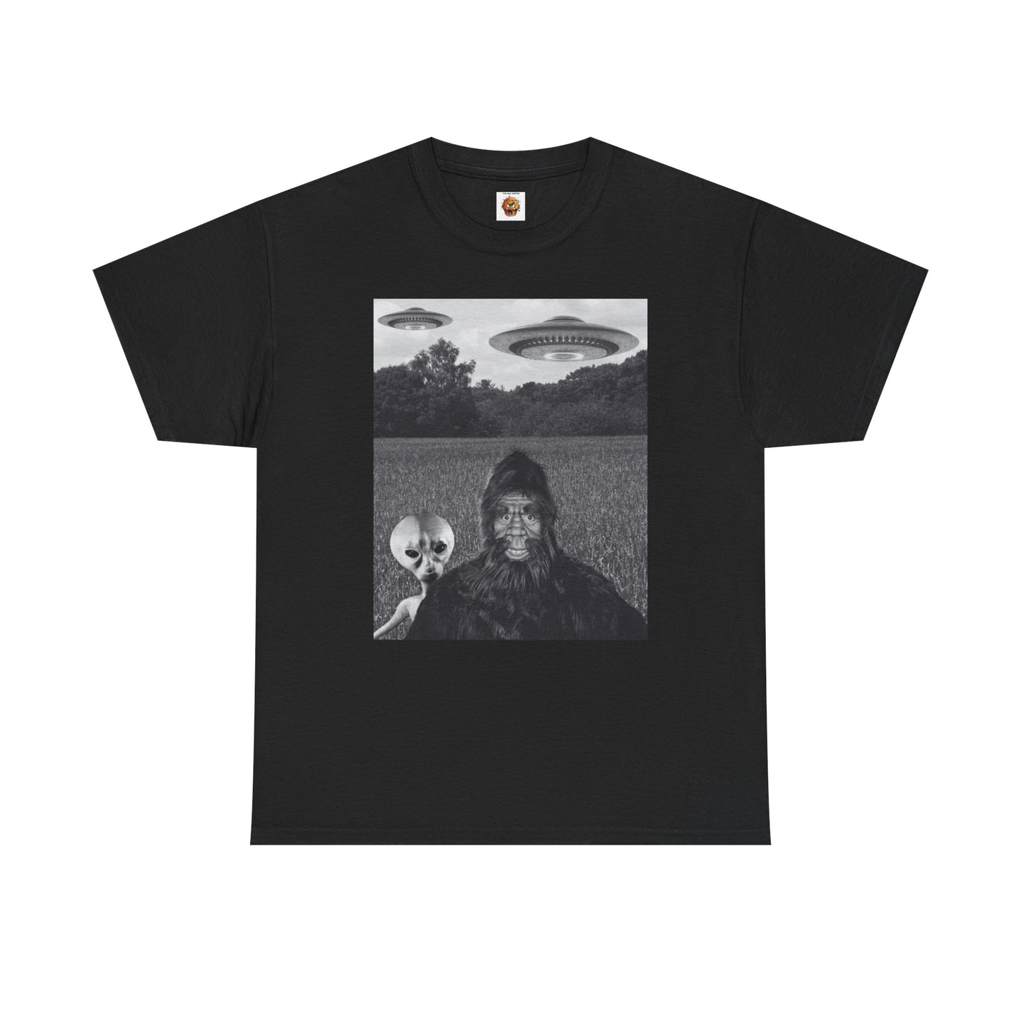 Funny Graphic Bigfoot Sasquatch Alien UFO Unisex Heavy Cotton Tee - Graphic T-Shirt, Spaceship, Flying Saucer, Sci-Fi, Space, Horror, Scary, Geek, Nerd, Unsolved Mysteries