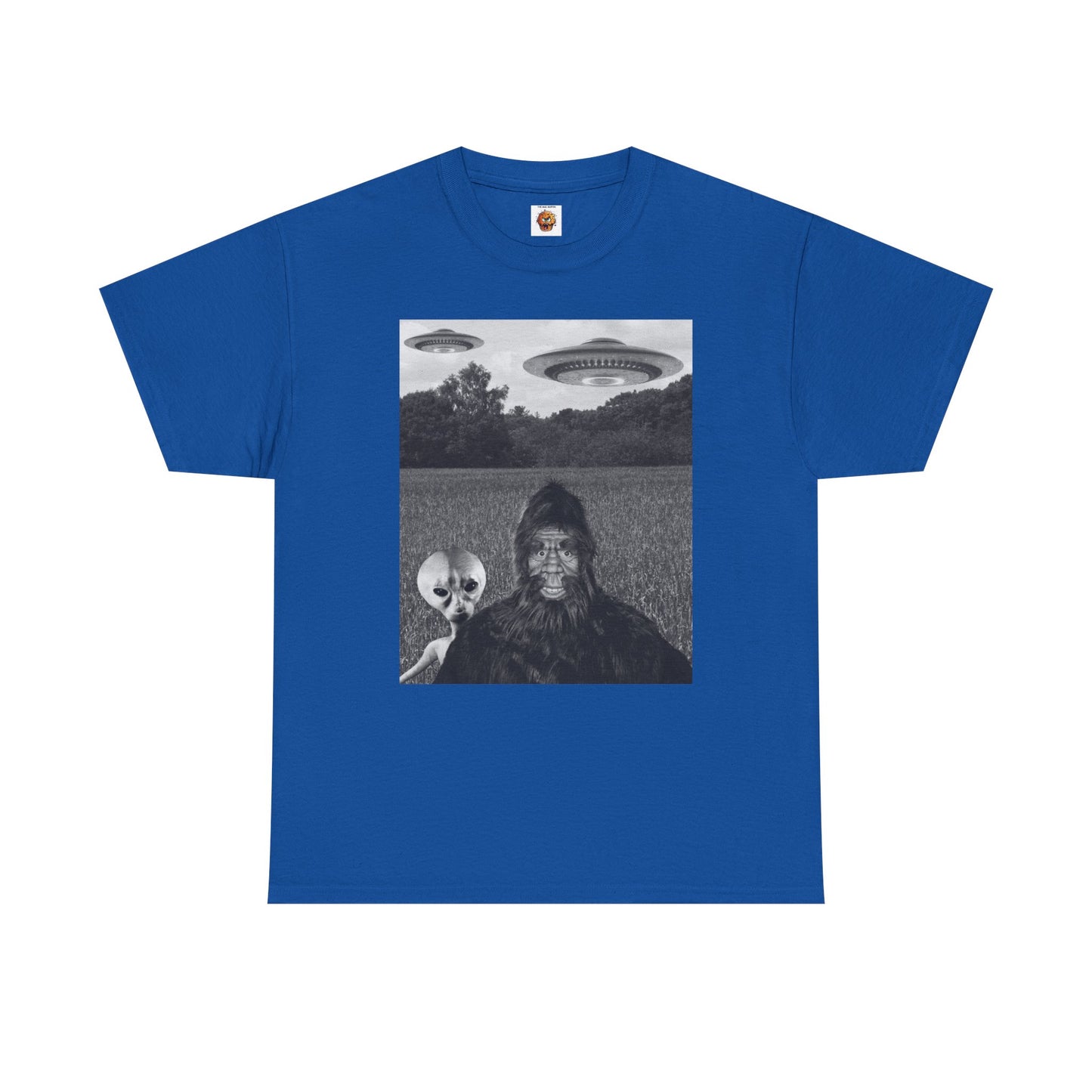 Funny Graphic Bigfoot Sasquatch Alien UFO Unisex Heavy Cotton Tee - Graphic T-Shirt, Spaceship, Flying Saucer, Sci-Fi, Space, Horror, Scary, Geek, Nerd, Unsolved Mysteries